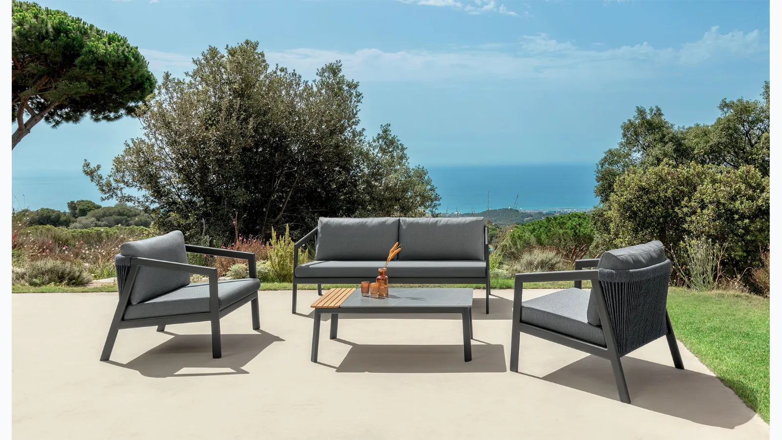 Outdoor furniture Nova in fabric and metal by Talenti.