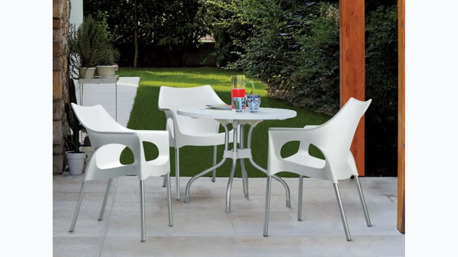 Stackable garden chair with aluminum legs Ola by Scab Design.