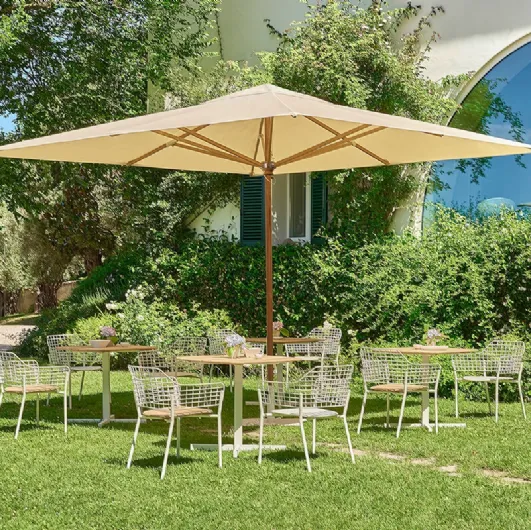 Signoria beach umbrella in beechwood and Emu fabric.