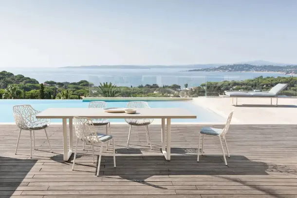 Aluminum painted Orizon table by Fast.