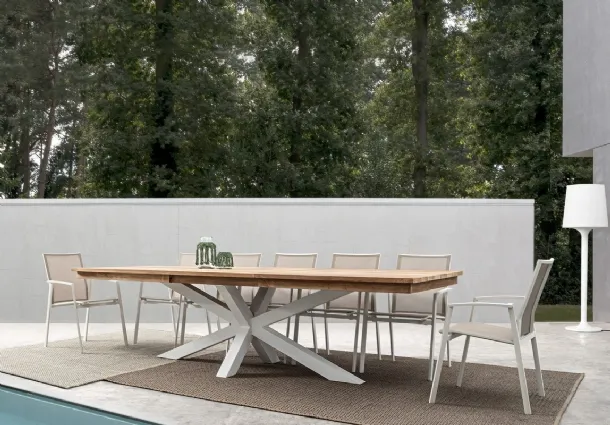 Teak and aluminum Palmdale table by Bizzotto.