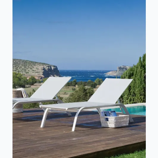 Panarea sun lounger in aluminum and fabric by Unopiu