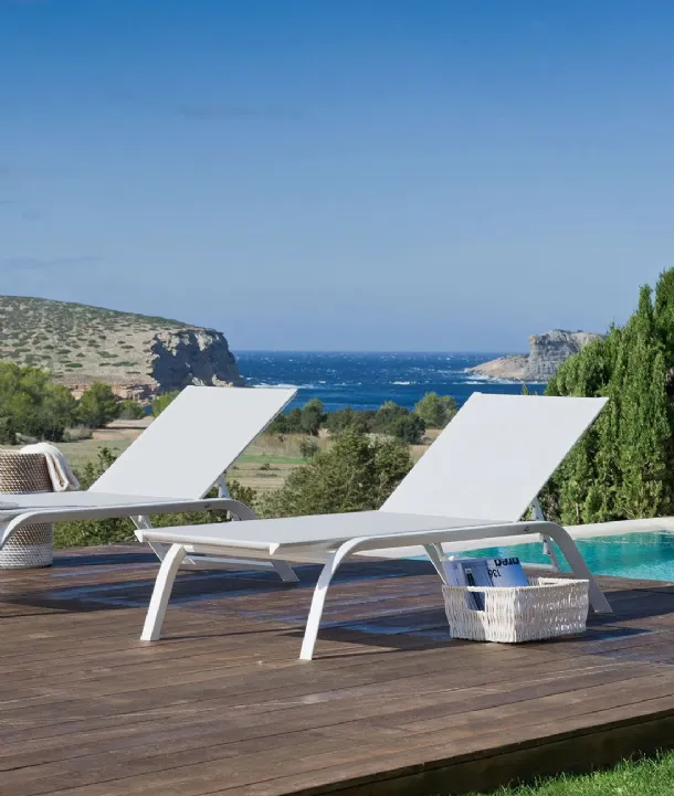 Panarea sun lounger in aluminum and fabric by Unopiu