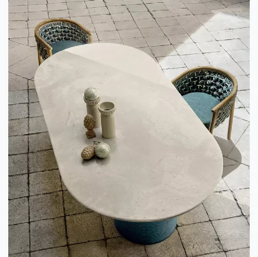 Patio table in marble by Ethimo.