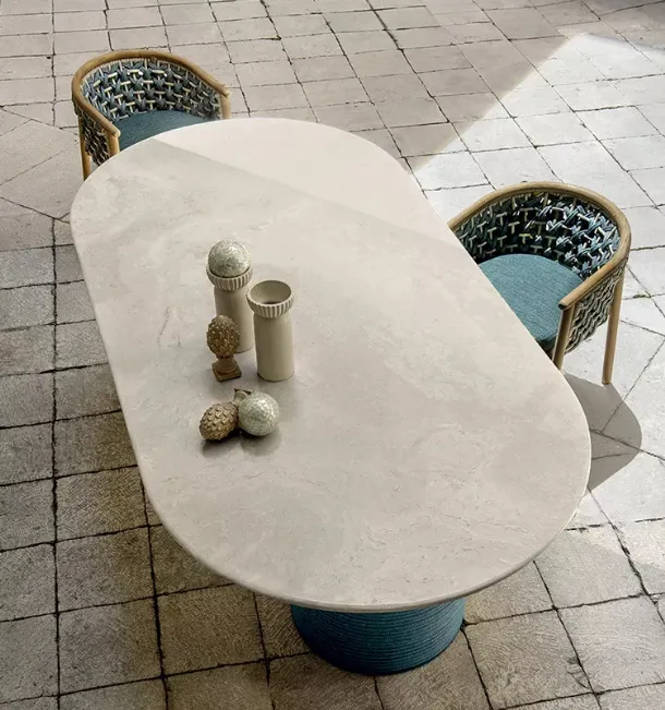 Patio table in marble by Ethimo.