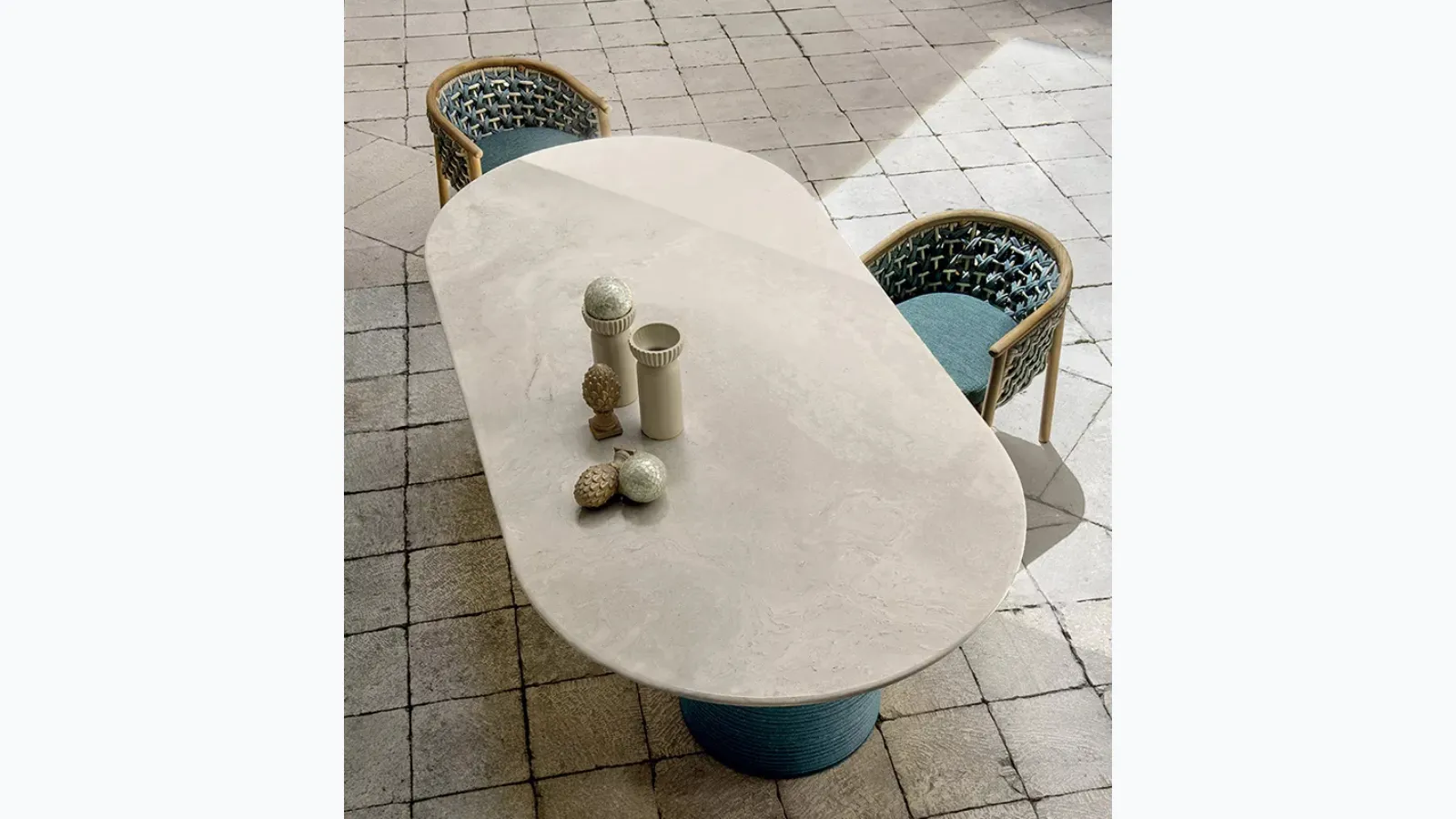 Patio table in marble by Ethimo.