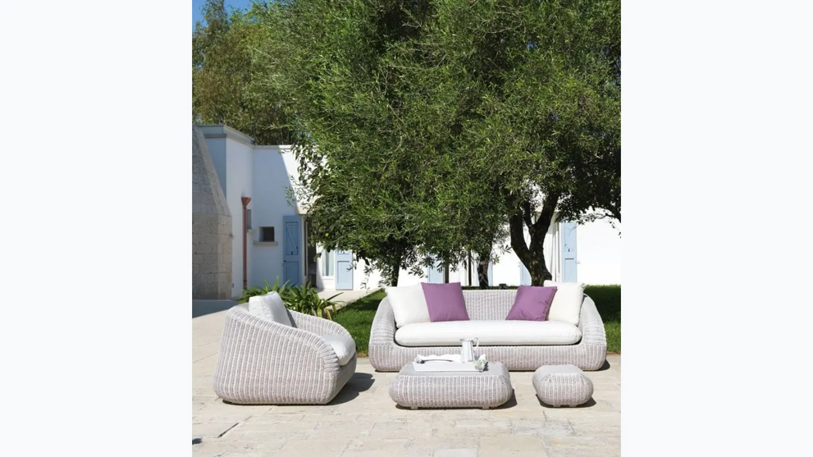 Phorma living room in Etwick fiber by Ethimo