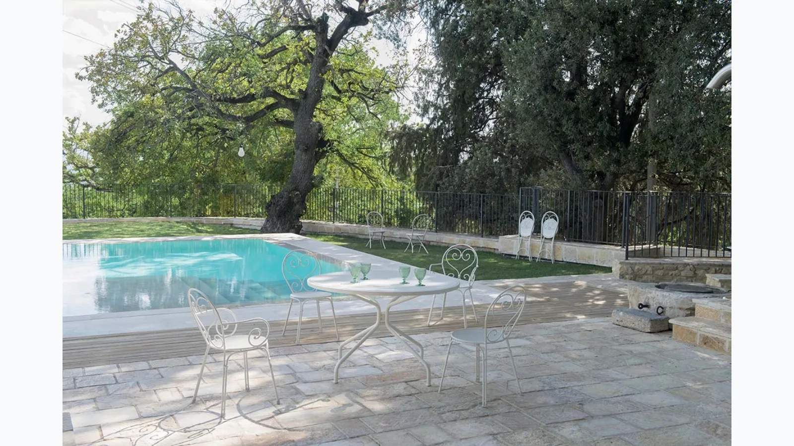 Table and Chairs Pigalle by Emu