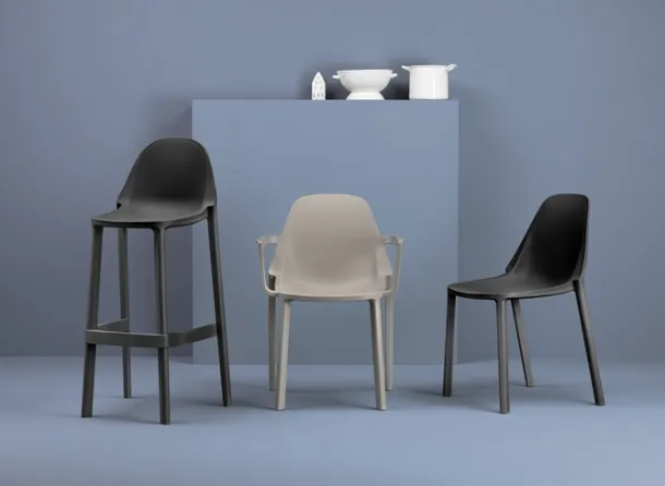 Chair and stool Più for outdoor in recyclable technopolymer by Scab Design.