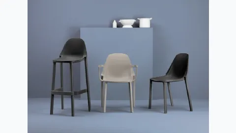 Chair and stool Più for outdoor in recyclable technopolymer by Scab Design.