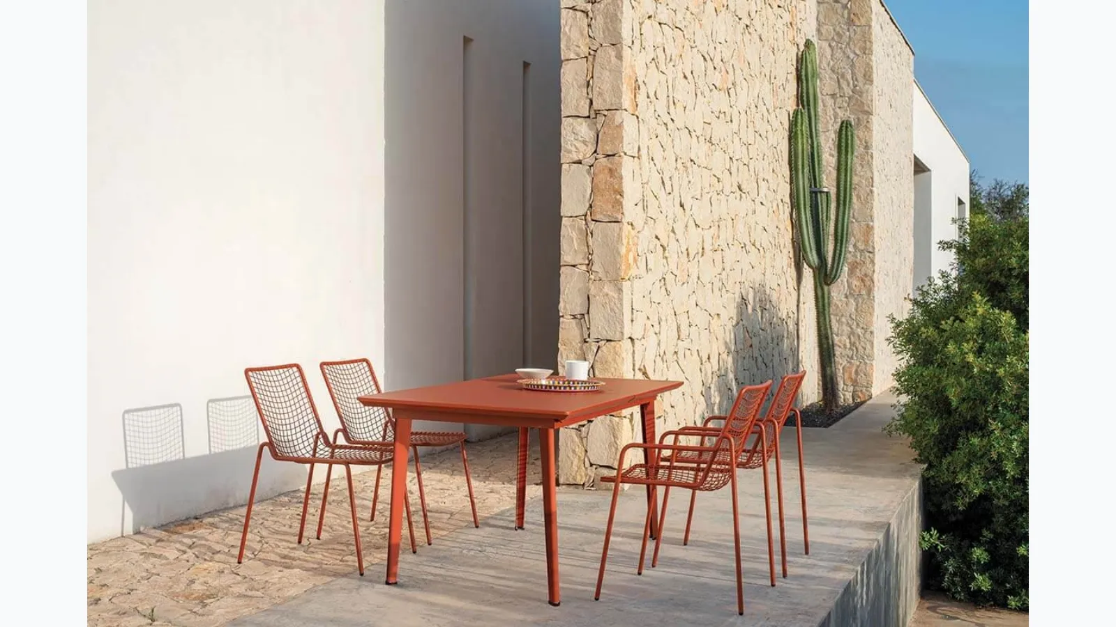 Plus 4 extendable steel table by Emu