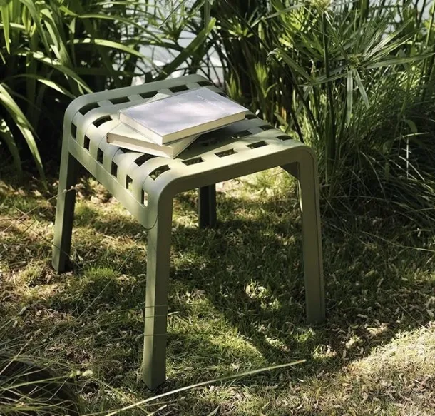 Outdoor footrest stool in polypropylene Poggio di Nardi