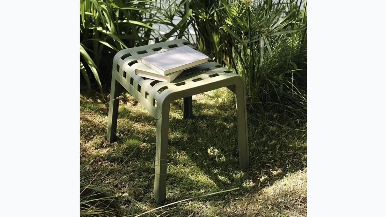 Outdoor footrest stool in polypropylene Poggio di Nardi