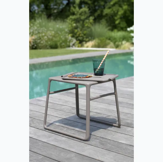 Outdoor coffee table in polypropylene with convenient removable integrated tray Pop by Nardi