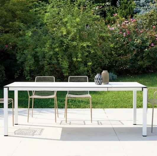 Scab Design's extendable dining table 160/210.