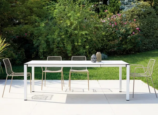 Scab Design's extendable dining table 160/210.