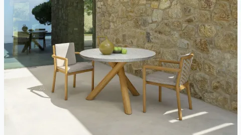 Terrazzo table in terrazzo and wood with wooden chairs and Talenti Prichi fabric.