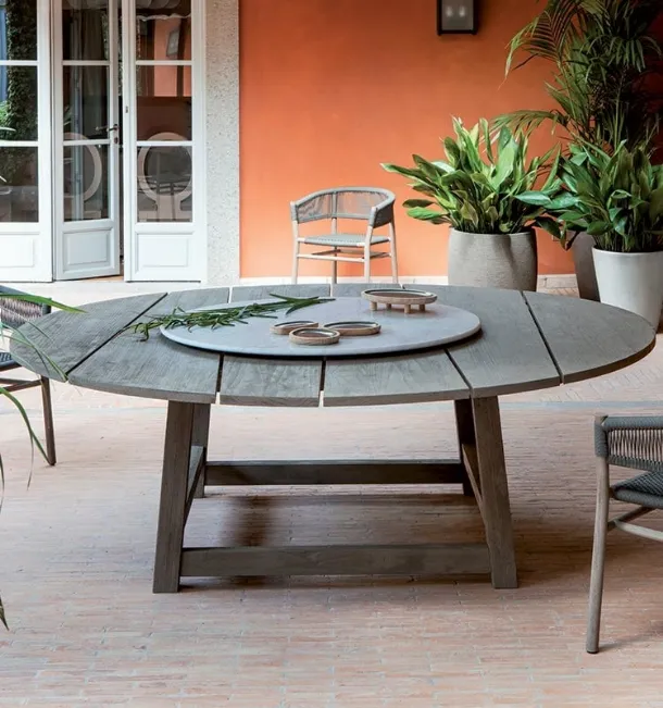 Rafael table in teak by Ethimo
