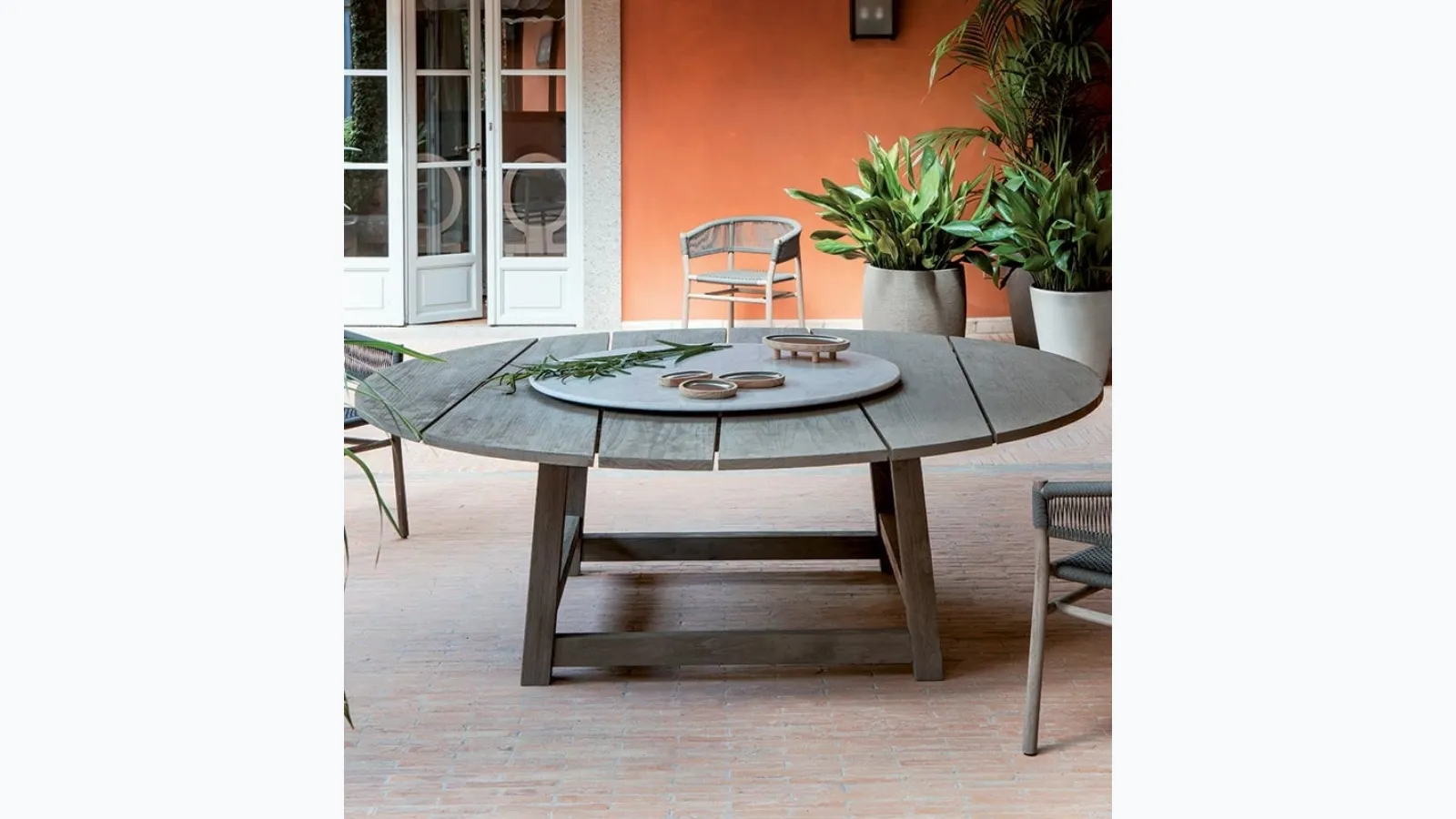 Rafael table in teak by Ethimo
