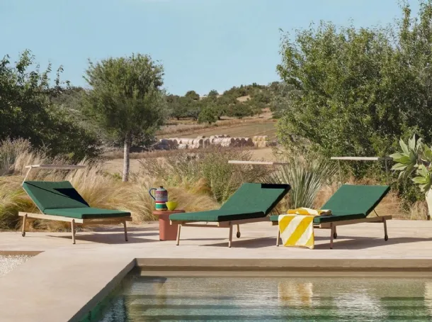 Sunbed Rail in metal with padded cushion by Pedrali.