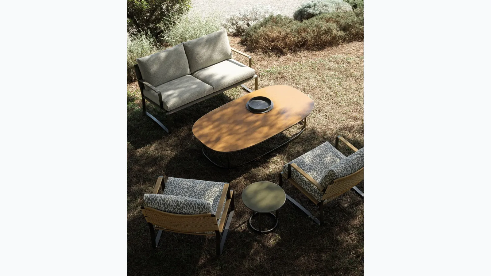Coffee table in lava stone Regent by Molteni & C