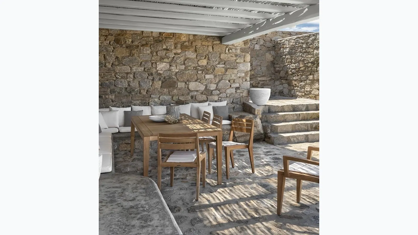 Extendable Ribot table by Ethimo