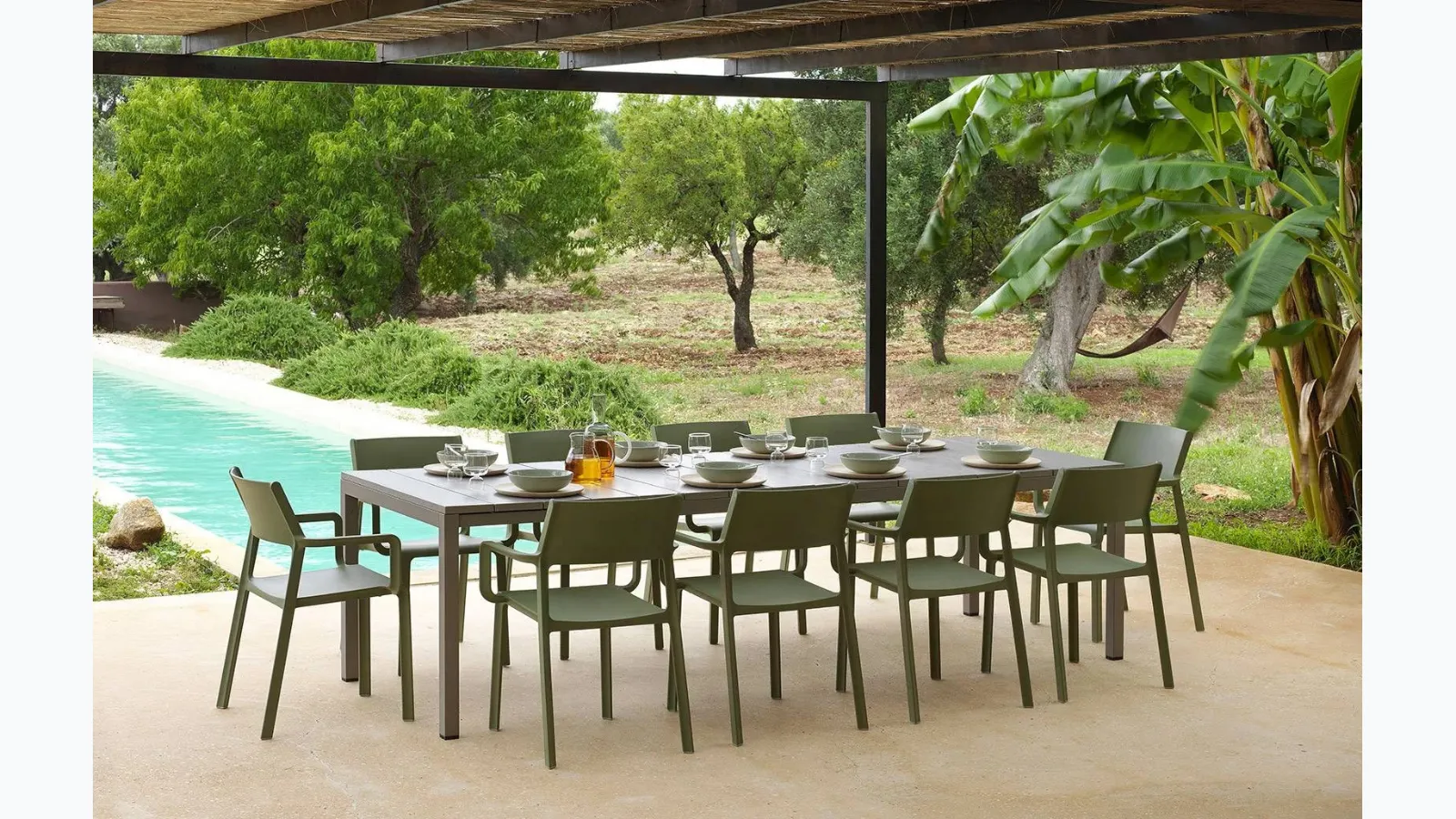 Rio resin table by Nardi.