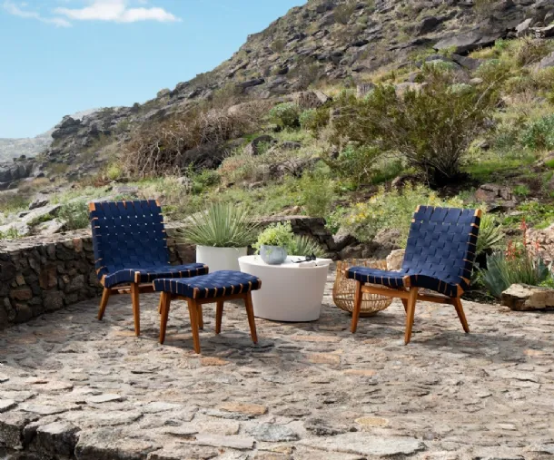 Risom Outdoor Lounge Chair armchair in fabric and Knoll wood.