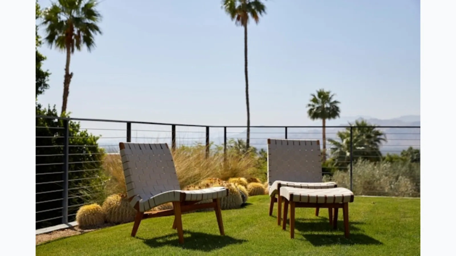 Risom Outdoor Pouf by Knoll