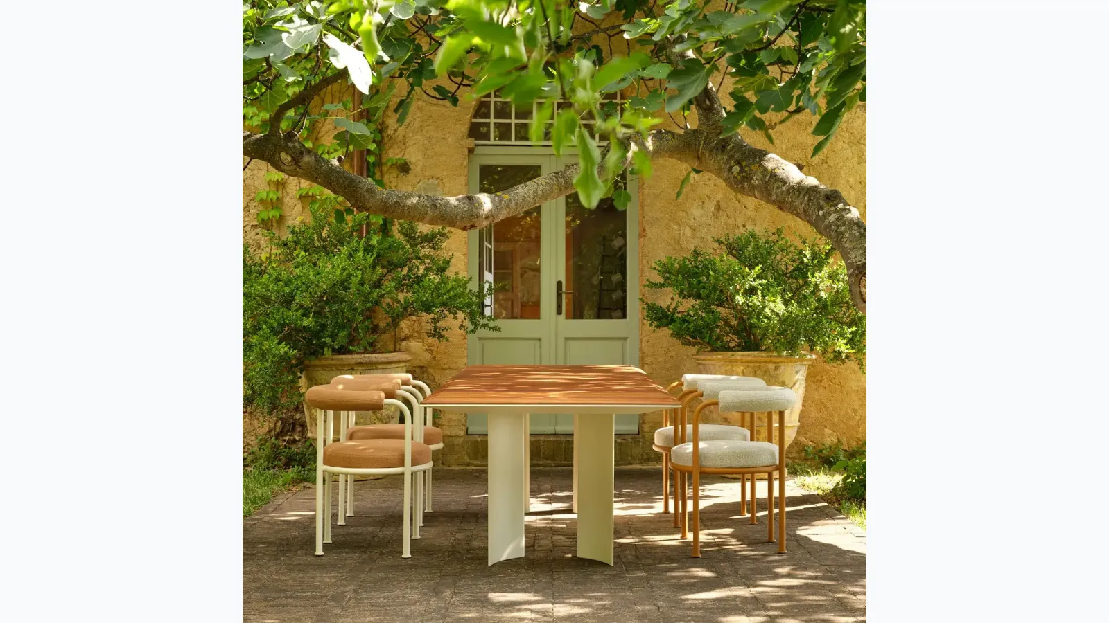 Roè chair with Fast upholstery