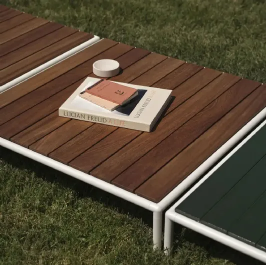 Roè coffee table with teak top by Fast.