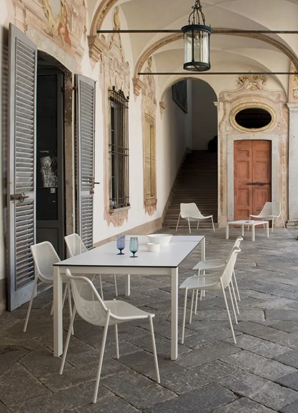Round Table by Emu