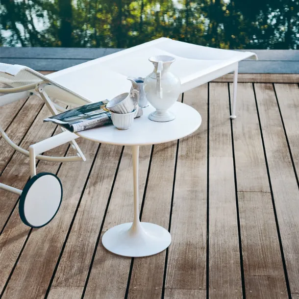 Saarinen Side Table by Knoll