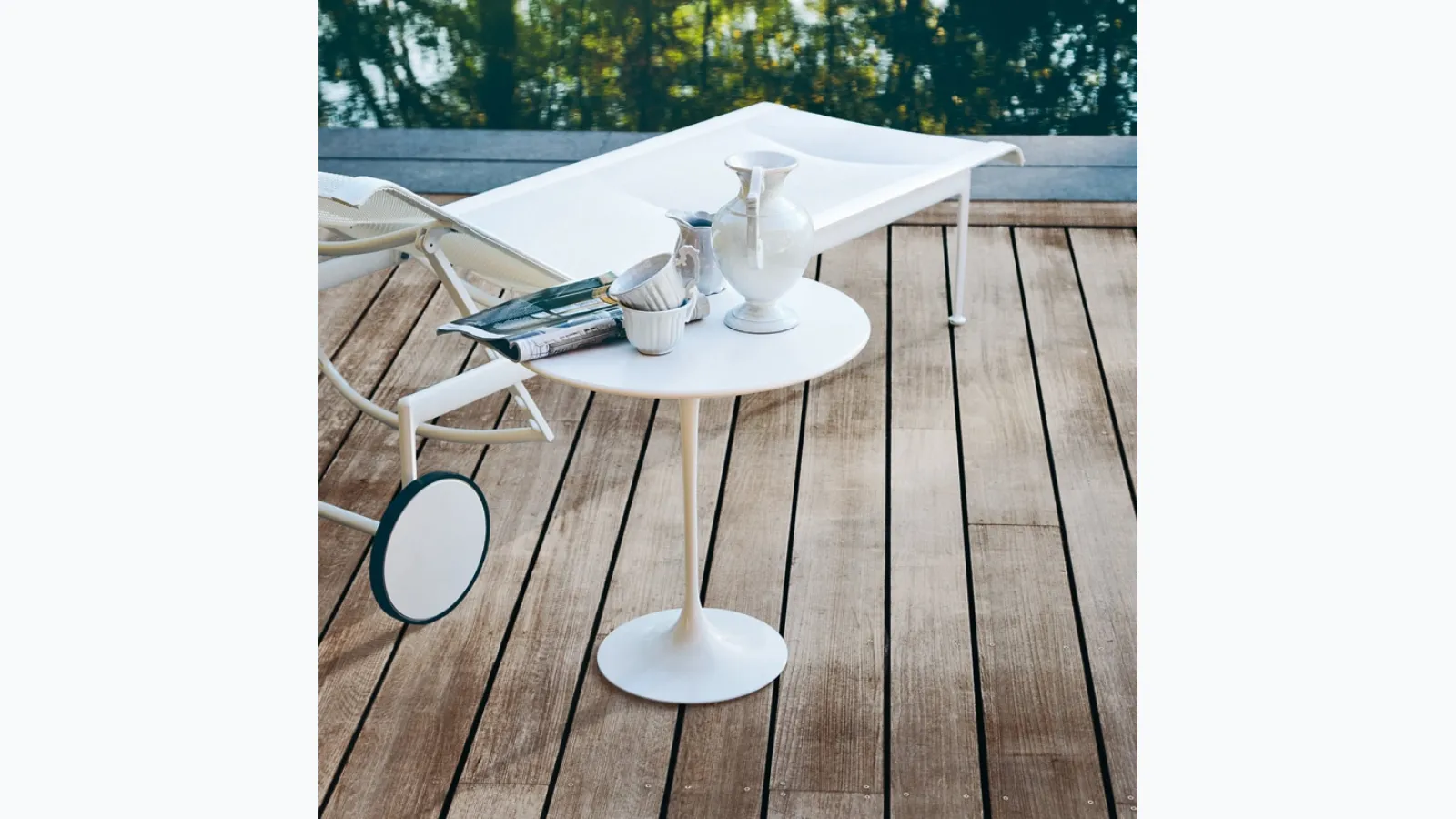 Saarinen Side Table by Knoll