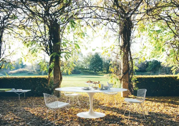 Saarinen Outdoor Dining Table by Knoll