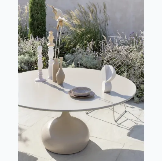Saen Outdoor table by Alias.