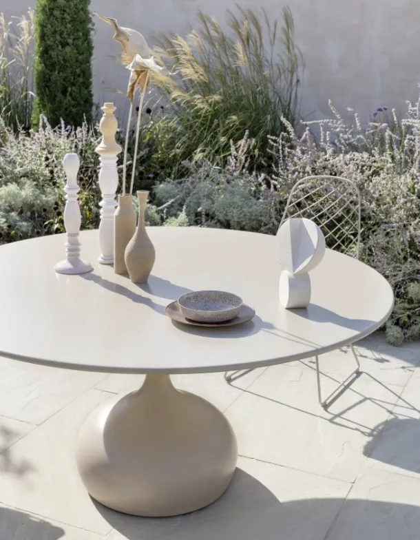 Saen Outdoor table by Alias.