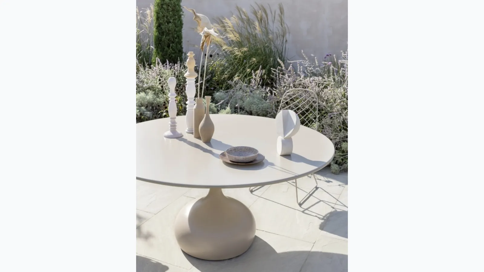 Saen Outdoor table by Alias.