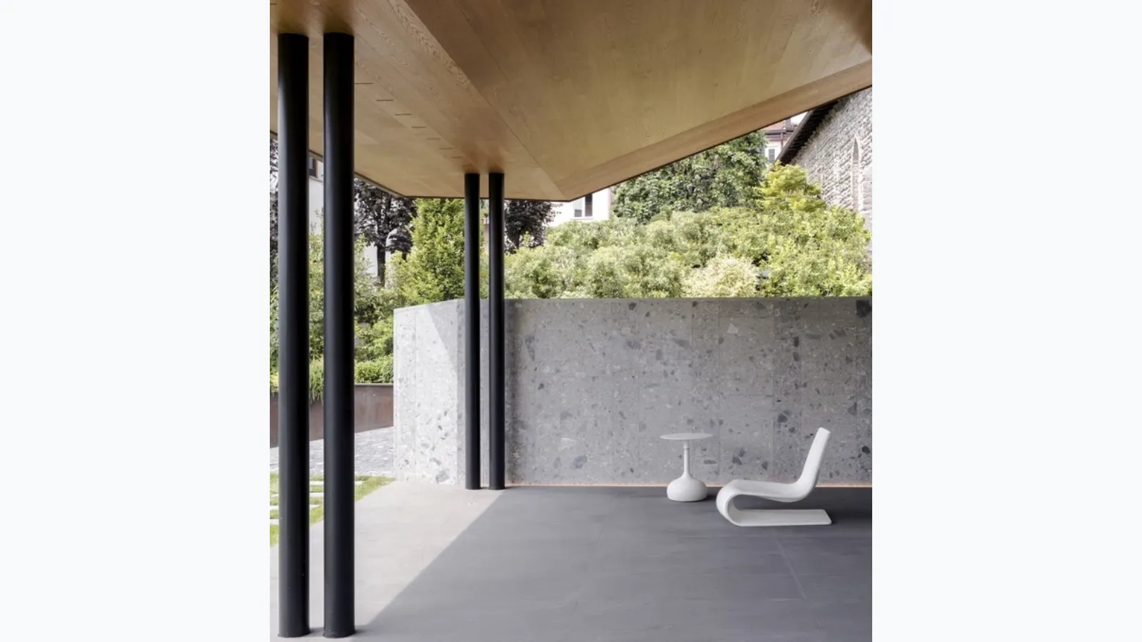 Saen XS Outdoor coffee table by Alias