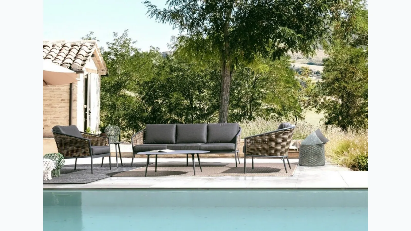 Maribela Lounge Set in Aluminum and Synthetic Fiber Weave by Bizzotto