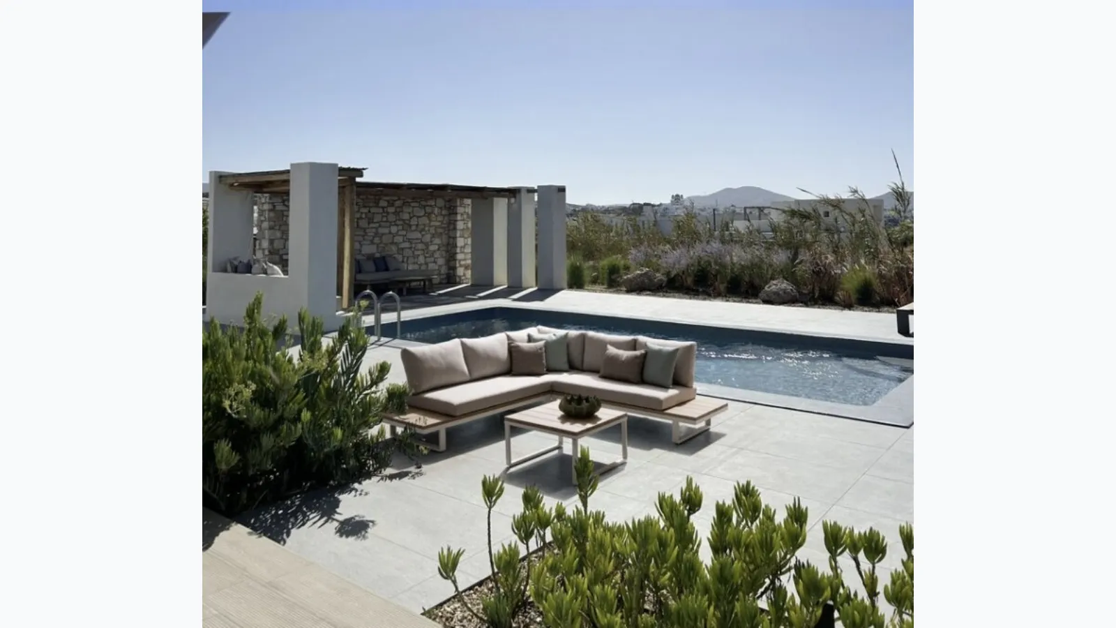 Zelmar Lounge in aluminum and padded fabric by Bizzotto