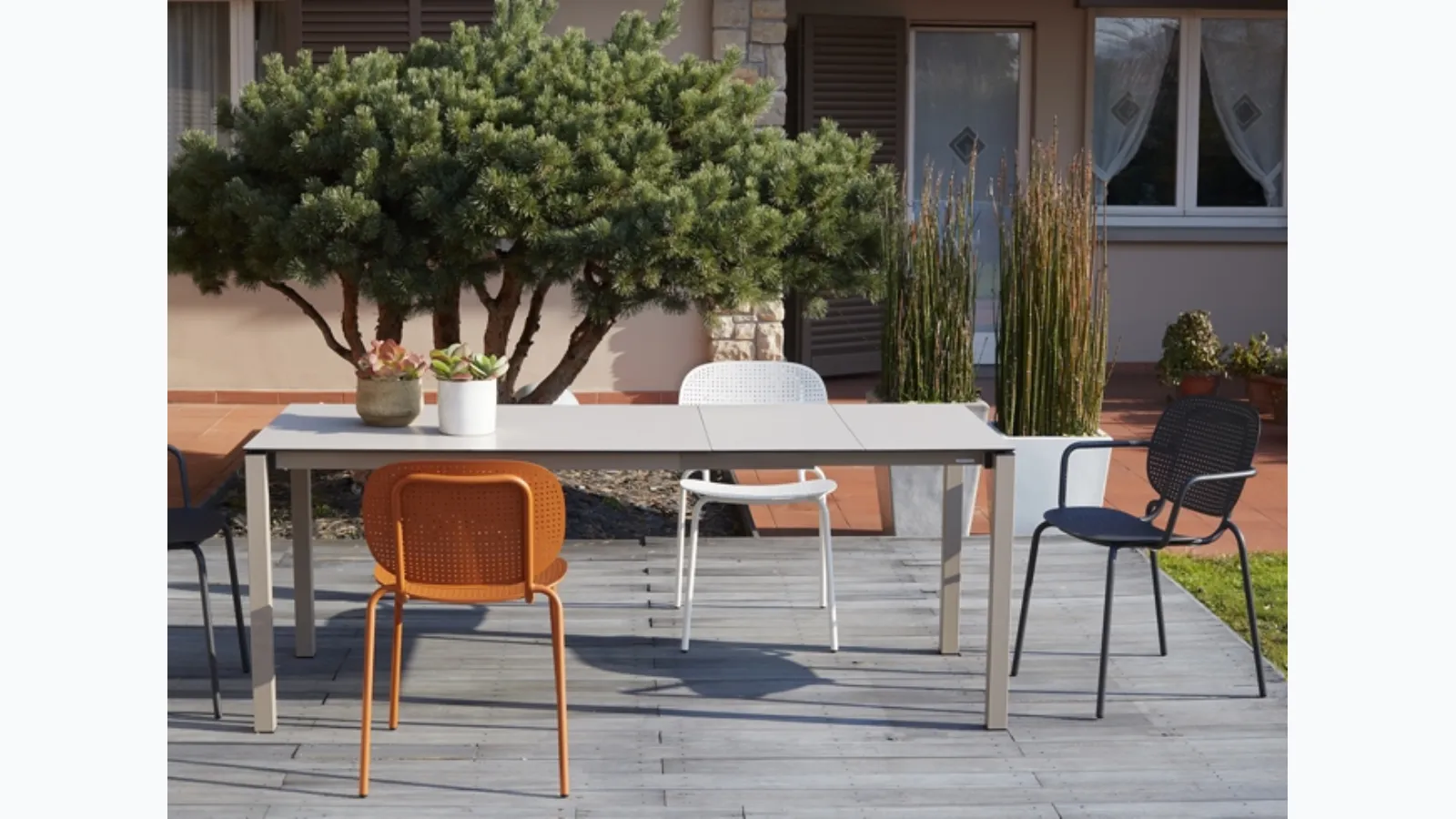 Outdoor chair with or without armrests in galvanized sheet metal Si-Si Dots by Scab Design.