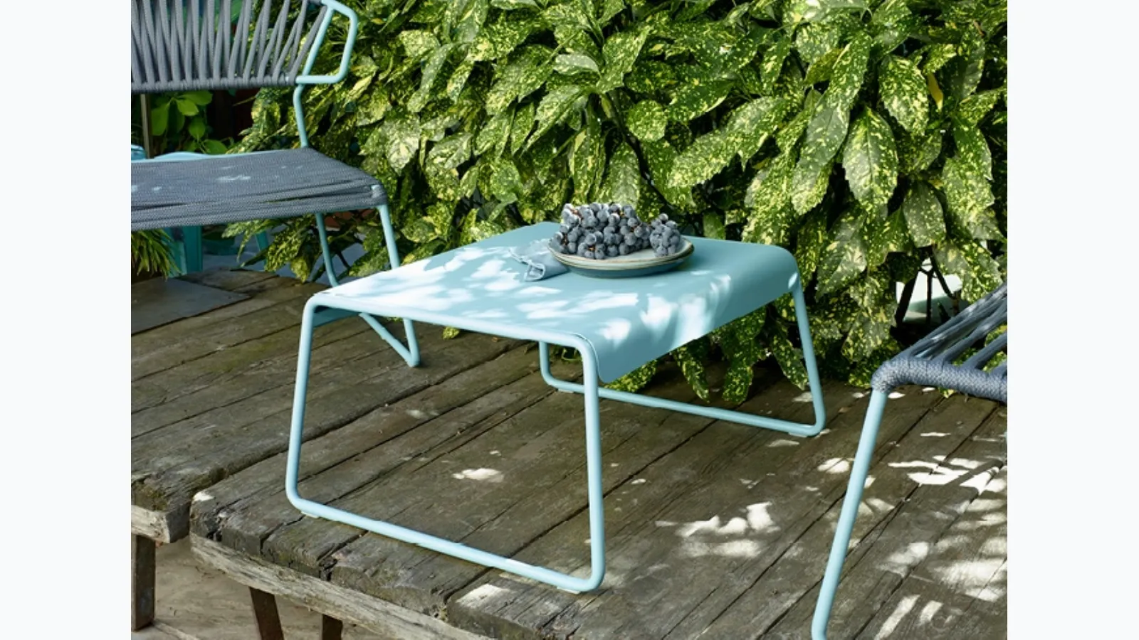 Low coffee table in galvanized and painted steel Side Table Lisa Lounge by Scab Design.