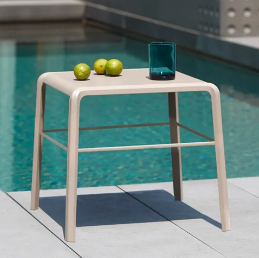 Garden plastic side table Vela by Scab Design