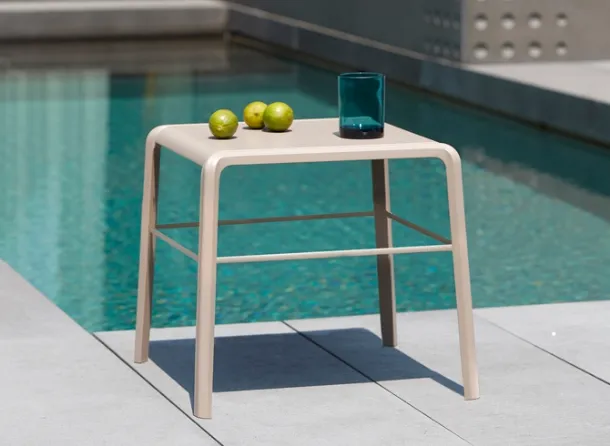 Garden plastic side table Vela by Scab Design