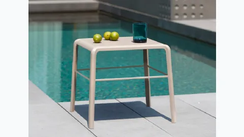 Garden plastic side table Vela by Scab Design