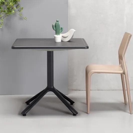 Stackable plastic garden chair with essential and contemporary design - Sirio by Scab Design.