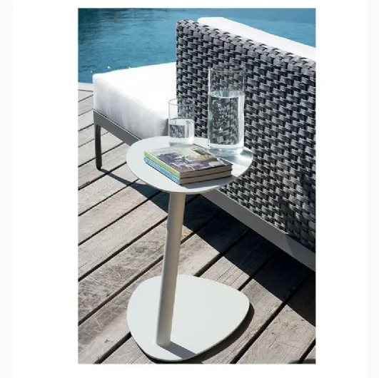 Smart aluminum coffee table by Ethimo