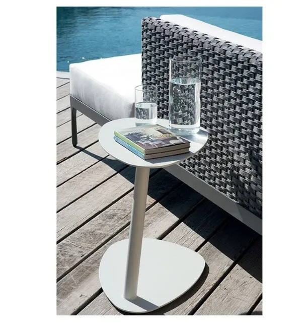 Smart aluminum coffee table by Ethimo