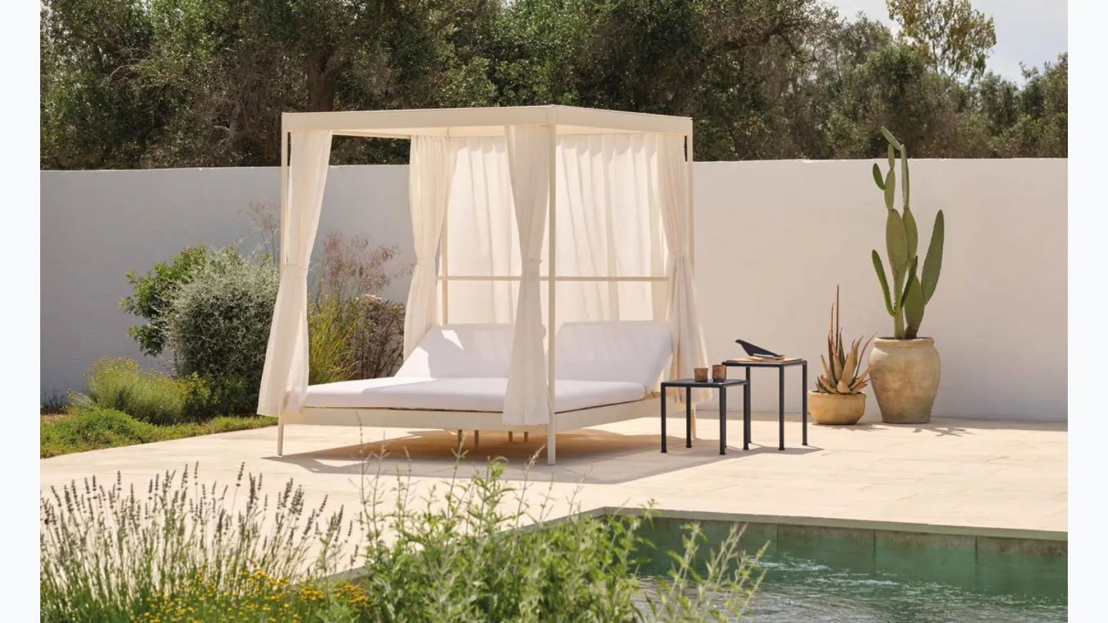 Double Sunbed with Solaris Gazebo by Fast